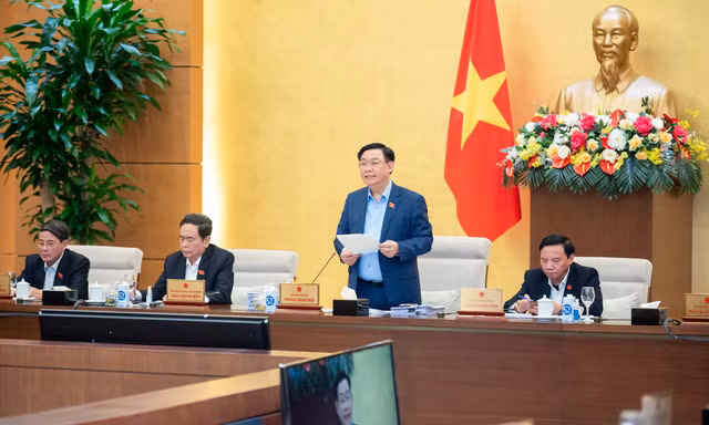 Tổ chức kỳ họp bất thường khi cần thiết để quyết định các vấn đề quan trọng
