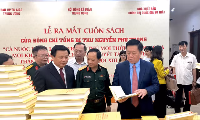 Ra mắt sách của Tổng Bí thư về quyết tâm thực hiện thắng lợi Nghị quyết Đại hội XIII 