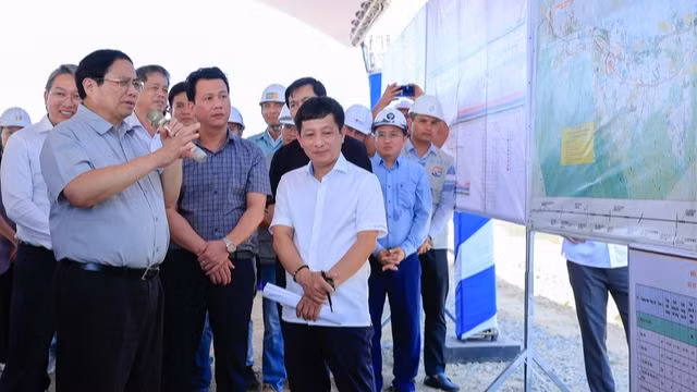 Thủ tướng chỉ đạo ‘nóng’ sau thị sát các dự án cao tốc Bắc - Nam