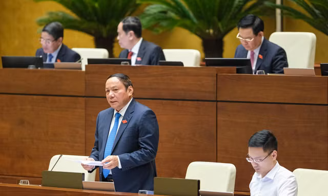 Đại biểu Quốc hội chất vấn Bộ trưởng về trò chơi team building phản cảm 