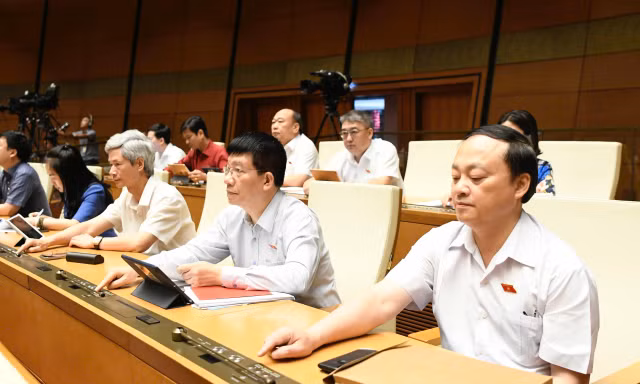 'Chốt' một quốc tịch với cán bộ giữ chức danh theo nhiệm kỳ