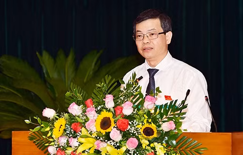 Ông Nguyễn Văn Sơn được bầu giữ chức Chủ tịch UBND tỉnh Tuyên Quang nhiệm kỳ 2016-2021. Ảnh: Báo Tuyên Quang.