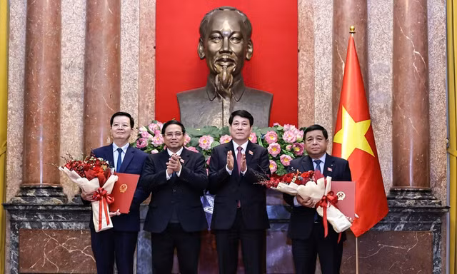 Chủ tịch nước trao quyết định bổ nhiệm các phó thủ tướng và bộ trưởng 