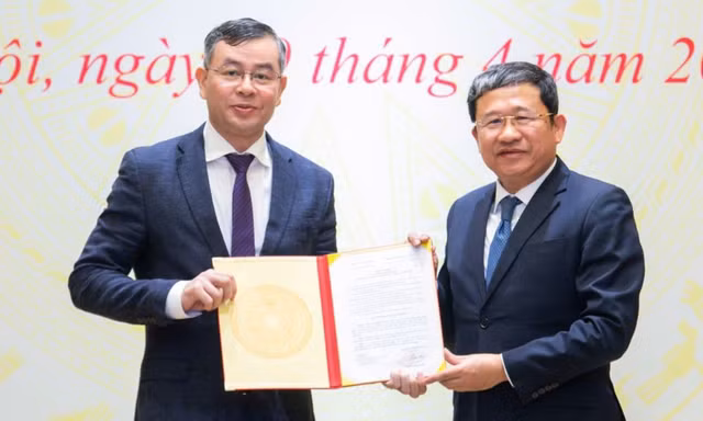 Công bố Quyết định của Bộ Chính trị về công tác cán bộ