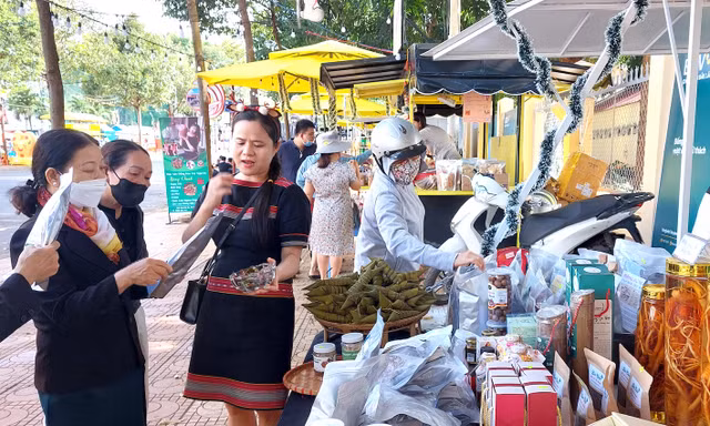 Cuối tuần đi chợ phiên @BMT