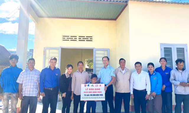 Ngôi nhà hạnh phúc của nữ sinh người Mnông