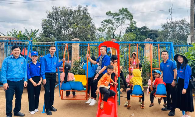 Tuổi trẻ Đắk Lắk mang mùa đông ấm đến vùng đất khó
