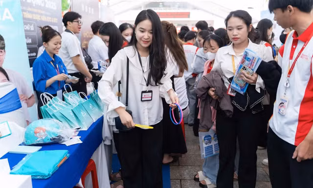 Sinh viên Đắk Lắk trải nghiệm và hội nhập