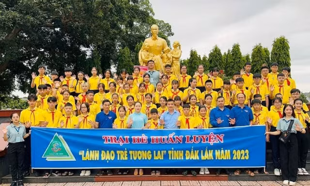 Trại hè huấn luyện lãnh đạo trẻ tương lai