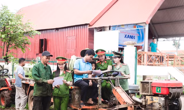 Hành quân xanh gắn kết tình quân dân