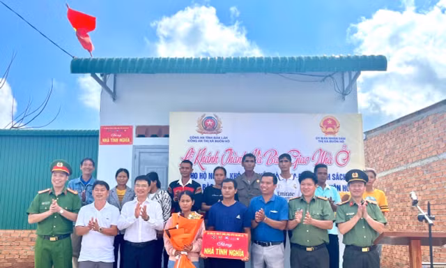 Trên 700 căn nhà mới tặng bà con khó khăn tỉnh Đắk Lắk