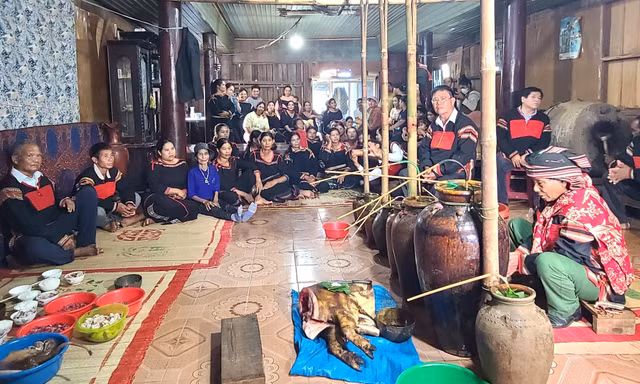 Lễ cúng sức khỏe của người Ê Đê
