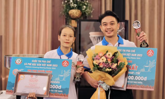  Cô gái Đắk Lắk và chàng trai Hà Nội đạt giải nhất thi pha chế cà phê đặc sản Việt Nam