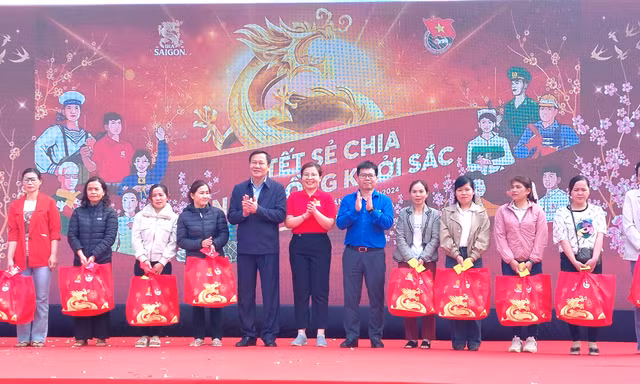 ‘Tết sẻ chia - Năm Rồng khởi sắc’ tại Đắk Lắk