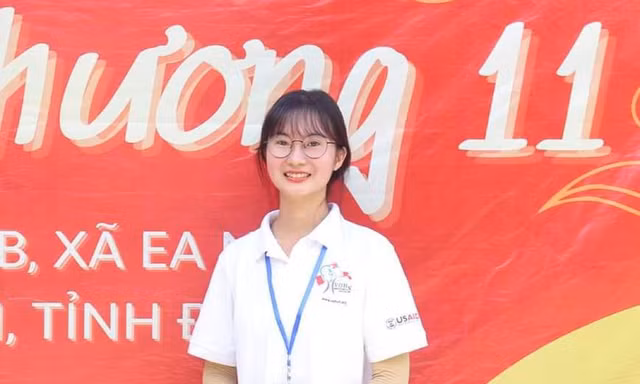 Nữ sinh ngành y năng nổ vận động hiến máu 