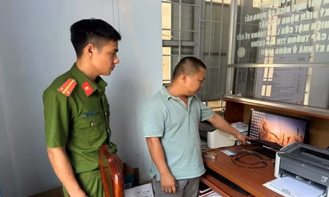 Tin mới vụ cán bộ địa chính xã nhận hối lộ