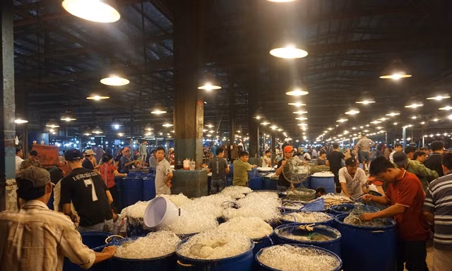 Nhộn nhịp chợ cá lóc trước ngày vía Thần tài