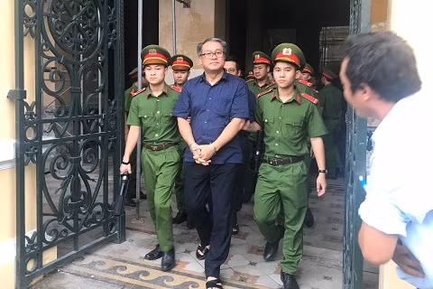 Cựu lãnh đạo Ngân hàng Xây dựng đổ thừa cho bà Hứa Thị Phấn