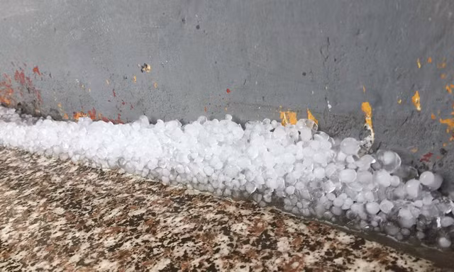 Mưa đá xảy ra chiều qua tại Việt Trì, Phú Thọ