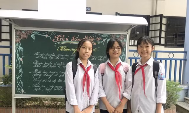 3 học sinh nhặt được cọc tiền 50 triệu trả lại người đánh mất