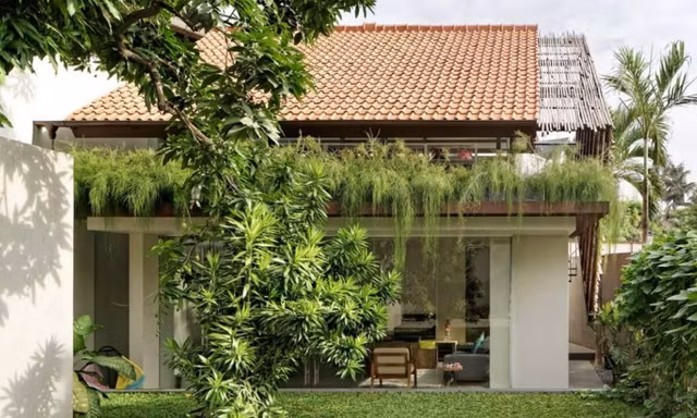 Chiêm ngưỡng nhà mái ngói bên ngoài hoang sơ, bên trong tiện nghi bất ngờ 