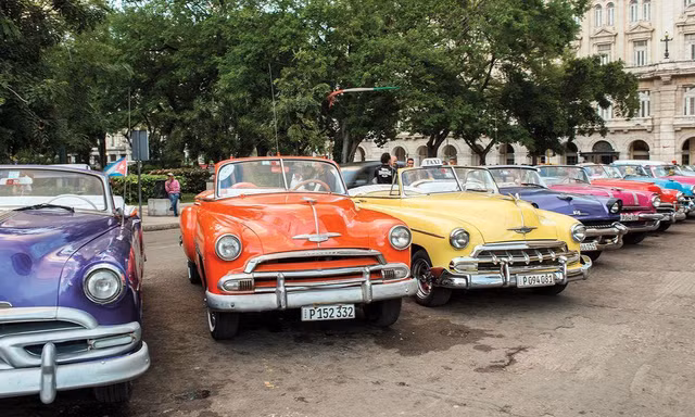 Độc đáo Cuba - đất nước dùng xe mui trần chạy taxi 