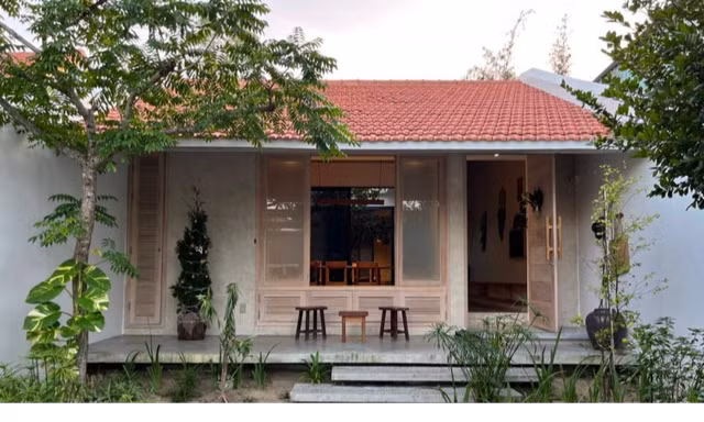 Bố trí hồ cá giữa nhà thay giếng trời gây thương nhớ