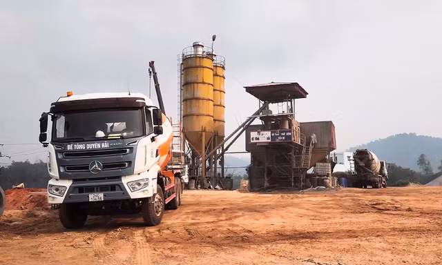 Yêu cầu dừng hoạt động của trạm trộn bê tông xây dựng không phép ở Lào Cai