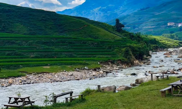 Khách du lịch trượt chân rơi xuống suối mất tích ở Sa Pa 
