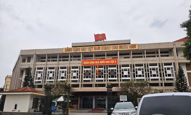 Công bố nhân sự Giám đốc, Phó Giám đốc Ngân hàng Nhà nước khu vực 5 