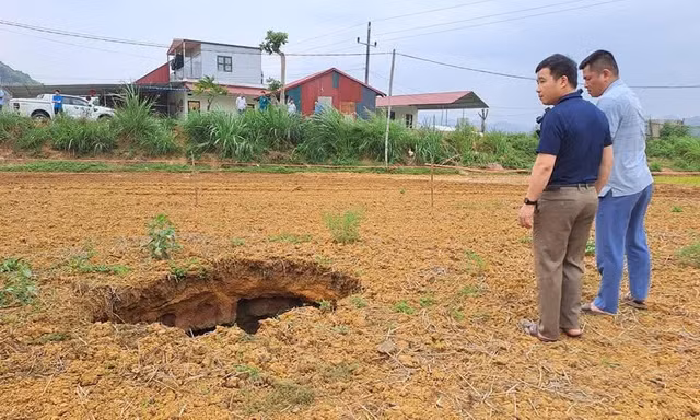 Xuất hiện thêm 'hố tử thần' sâu hơn 6 mét ở Bắc Kạn