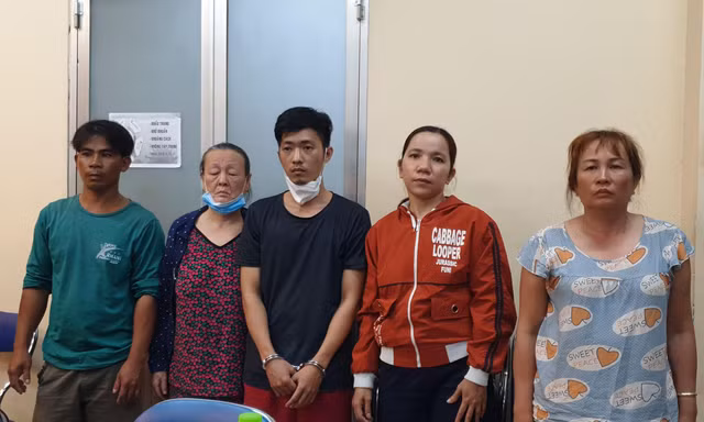 Vụ trói người cướp 2 tỷ đồng tại TPHCM: Vở kịch vụng về của bà giúp việc 