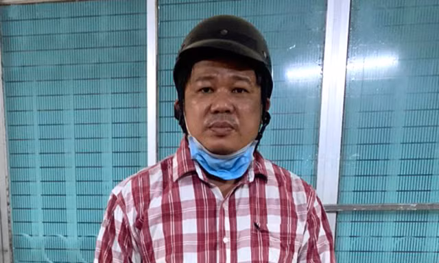 Bắt kẻ dùng chiêu 'trộm long tráo phụng' để lừa hàng loạt tiệm vàng 