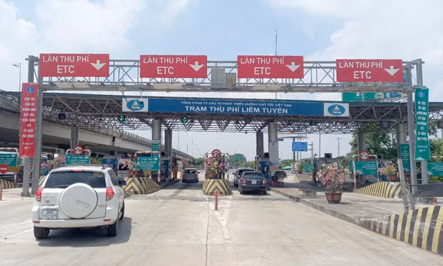 Các trạm thu phí đã được yêu cầu xả trạm nếu xảy ra ùn tắc kéo dài. Ảnh: Phạm Thanh