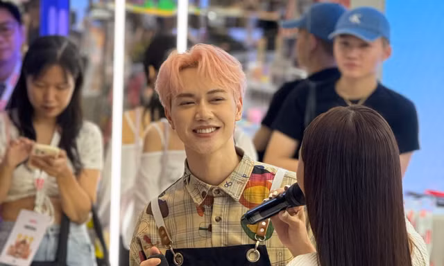 JSOL được fan tặng Labubu, mê "quái vật thỏ" vì giống mình một điểm