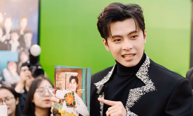 Gin Tuấn Kiệt vừa 'đại náo' concert 'Anh trai say hi' tại Hà Nội, tiếp tục tung miếng hài trong phim hài Tết 2025