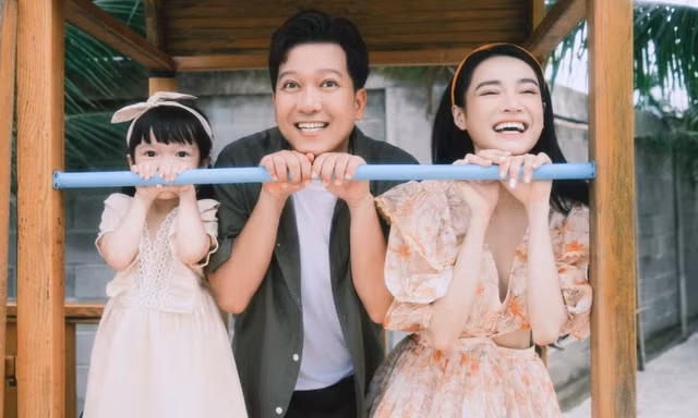 Nhã Phương bất ngờ thông báo mang bầu lần hai, phản ứng của Trường Giang mới gây bất ngờ cho V-net