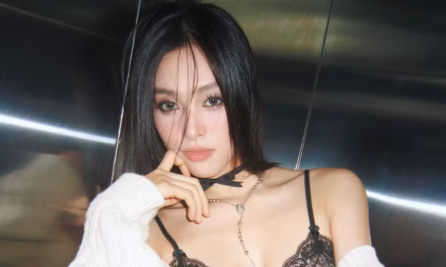 Hoa hậu ‘đẹp ngàn năm có một’ tung bộ ảnh quyến rũ, khẳng định nhan sắc 'đỉnh chóp'