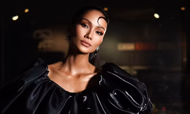 Hoa hậu H'Hen Niê quyết giữ cơ bụng số 11, hiếm hoi trình diễn với trang phục này