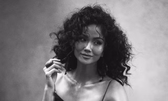 H'Hen Niê kể về các giai đoạn tình yêu: 'Là phụ nữ, hãy thương mình trước khi yêu thương một ai đó'