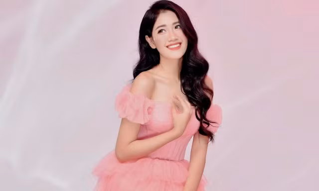 Người đẹp gen Z Phạm Thị Hồng Thắm khát khao cống hiến cho xã hội tại 'Hoa hậu Việt Nam 2022'