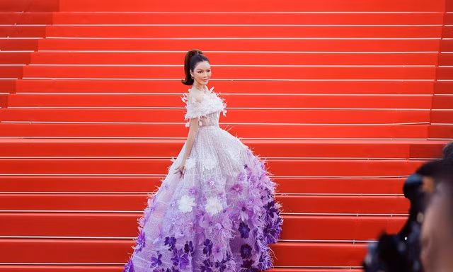 Chi 'khủng' với bộ trang sức bạc tỉ, Lý Nhã Kỳ khoe nhan sắc lộng lẫy trên thảm đỏ Cannes 2022