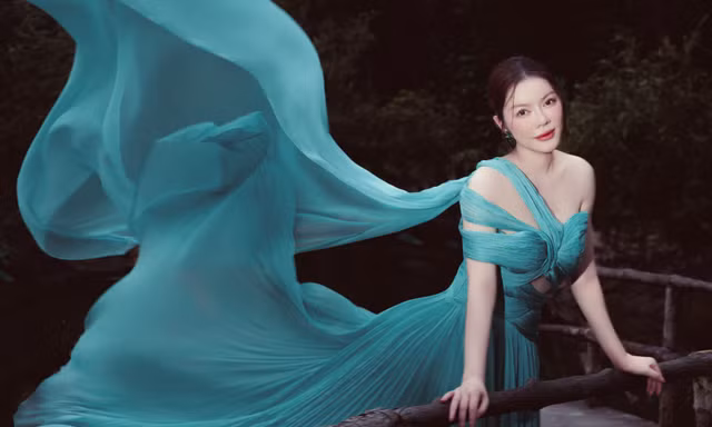 Lý Nhã Kỳ hóa 'nàng Xuân' thướt tha trước thềm Tết Ất Tỵ