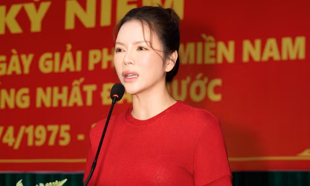 Hướng về Đại lễ 30/4, Lý Nhã Kỳ không giấu được niềm vui và sự xúc động khi dành sự tri ân các cựu chiến binh