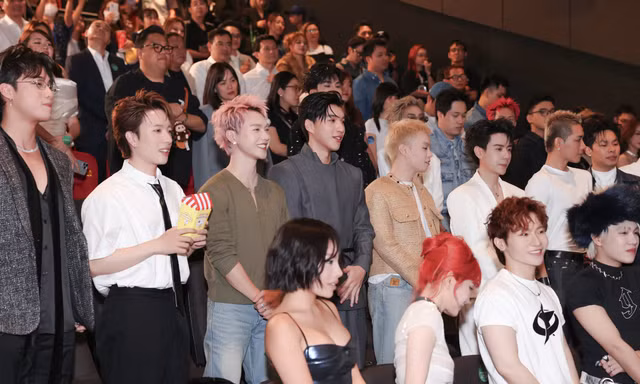 Giải mã sức hút 'đu' phim concert idol 