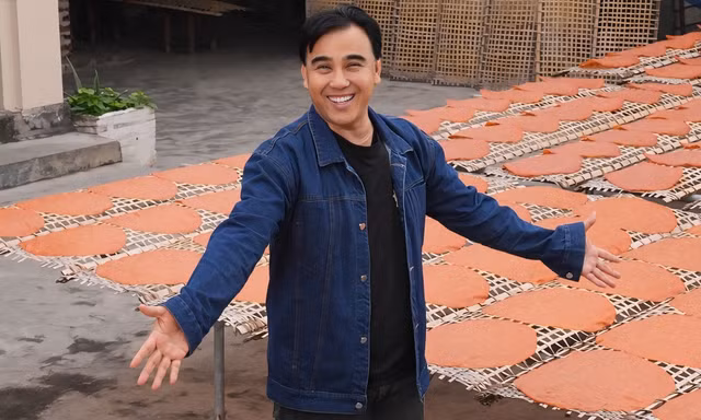 'MC quốc dân' Quyền Linh nhắn gửi thông điệp cho người trẻ về giá trị truyền thống