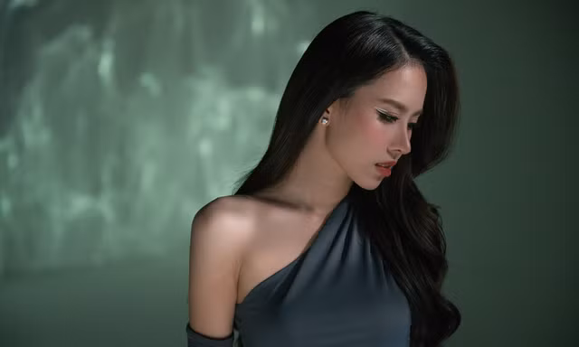 Dân mạng 'săm soi' chất giọng của một Á hậu gen Z bất ngờ 'bẻ lái' chuyển sang ca hát