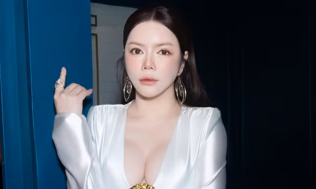 Lý Nhã Kỳ khoe vòng 1 'siêu nóng bỏng' hội ngộ Lâm Vỹ Dạ, Lê Dương Bảo Lâm ủng hộ dàn 'Anh trai say hi'
