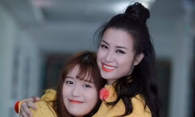 Sau ồn ào với fanclub, Đông Nhi lại nhận thêm ‘cú sốc’ với học trò Han Sara