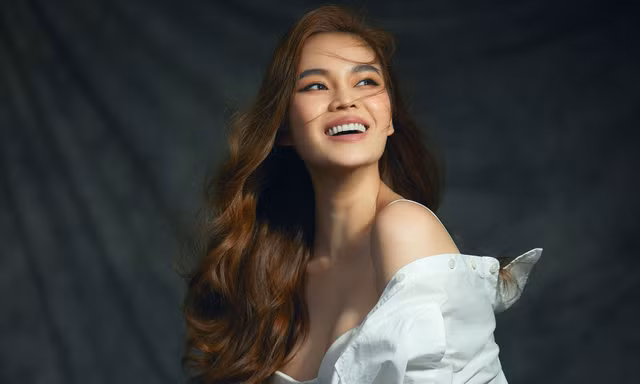 'Mỹ nhân Bolero' Giang Hồng Ngọc trút bỏ vẻ ngoài sang trọng, lần đầu 'nổi loạn' và 'chịu hở'